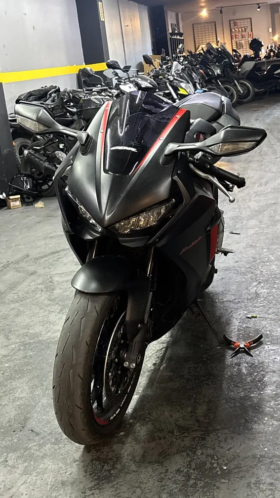 Mel1h Motors 34 servis alanındaki spor motosiklet