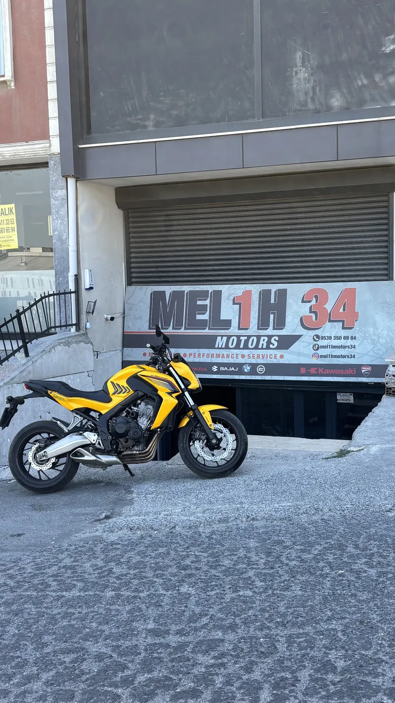 Mel1h Motors 34 Beylikdüzü servis girişi ve sarı motosiklet