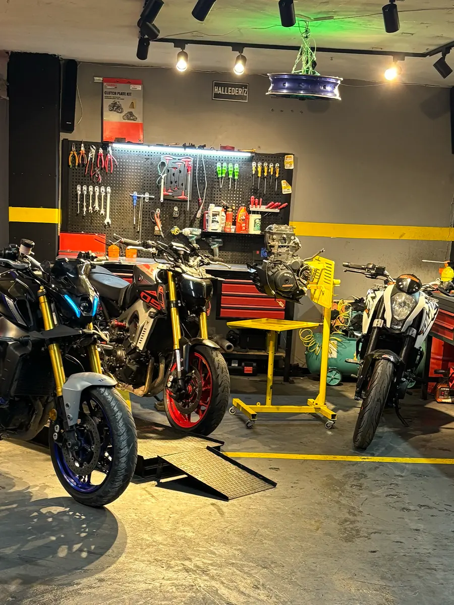 Beylikdüzü motosiklet tamircisi Mel1h Motors 34 atölye içi genel görünüm