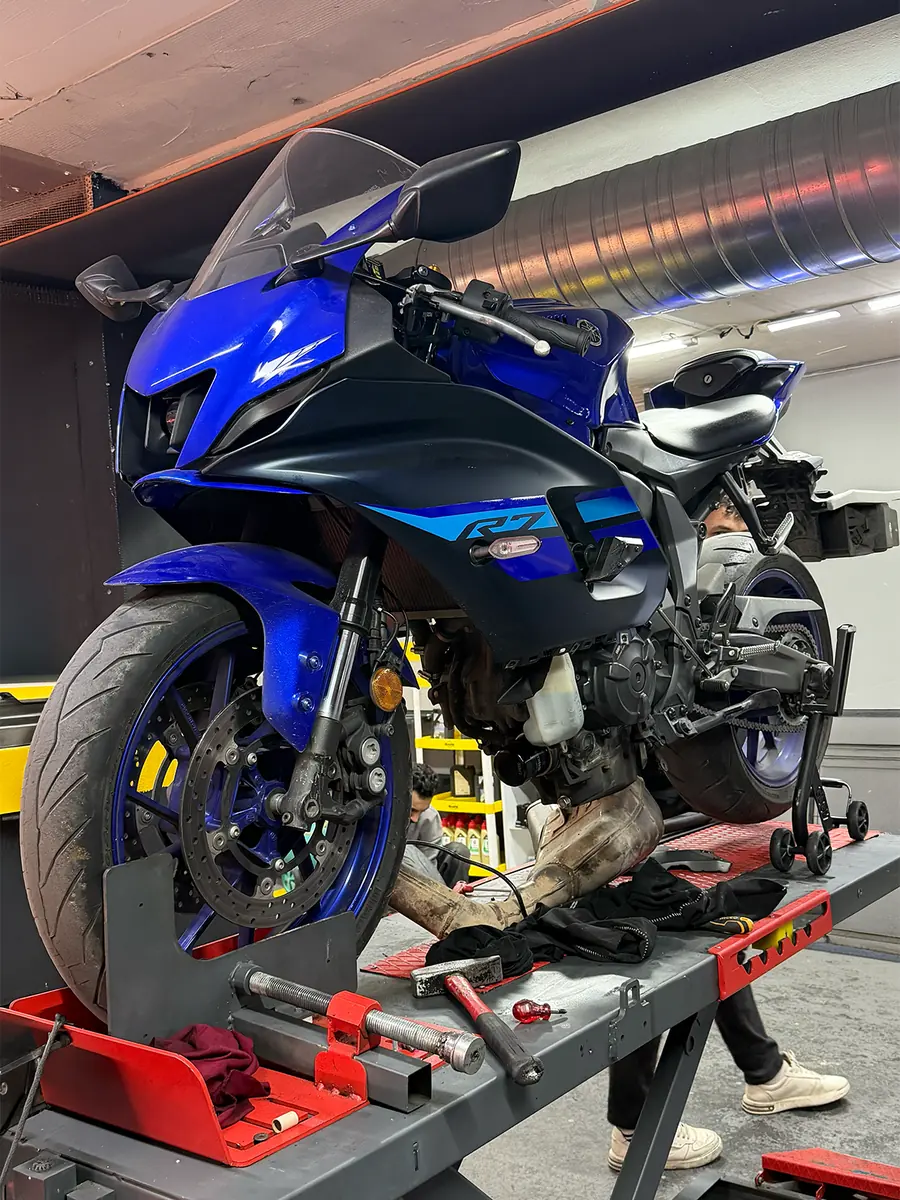 Motosiklet jant, lastik ve fren balatası bakımı