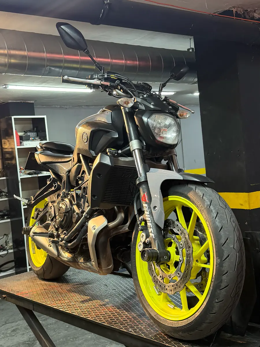 Motosiklet yürüyen aksam ve egzoz bağlantı kontrolü